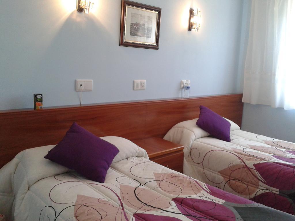 Hostal Campus Бургос Экстерьер фото