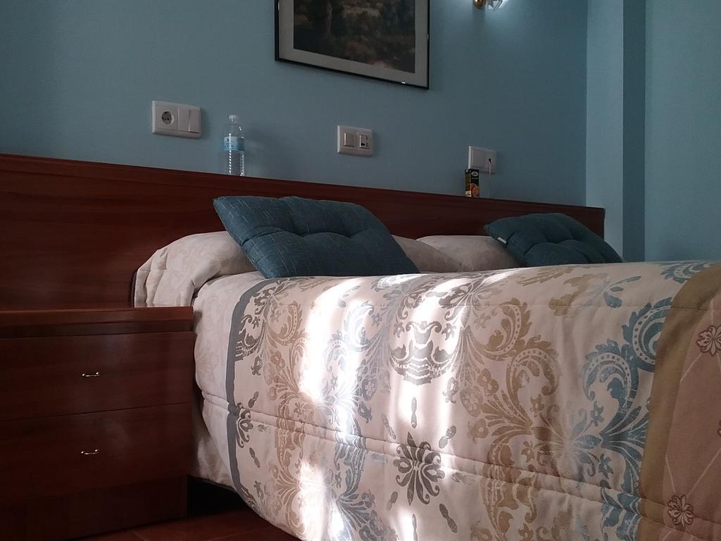Hostal Campus Бургос Экстерьер фото