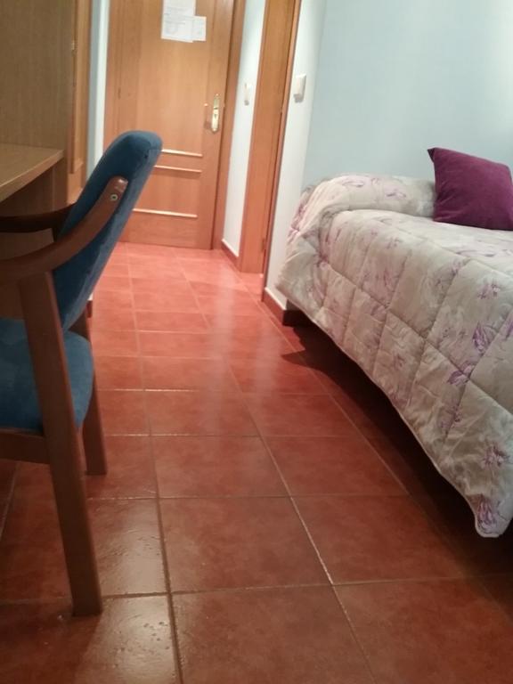 Hostal Campus Бургос Экстерьер фото