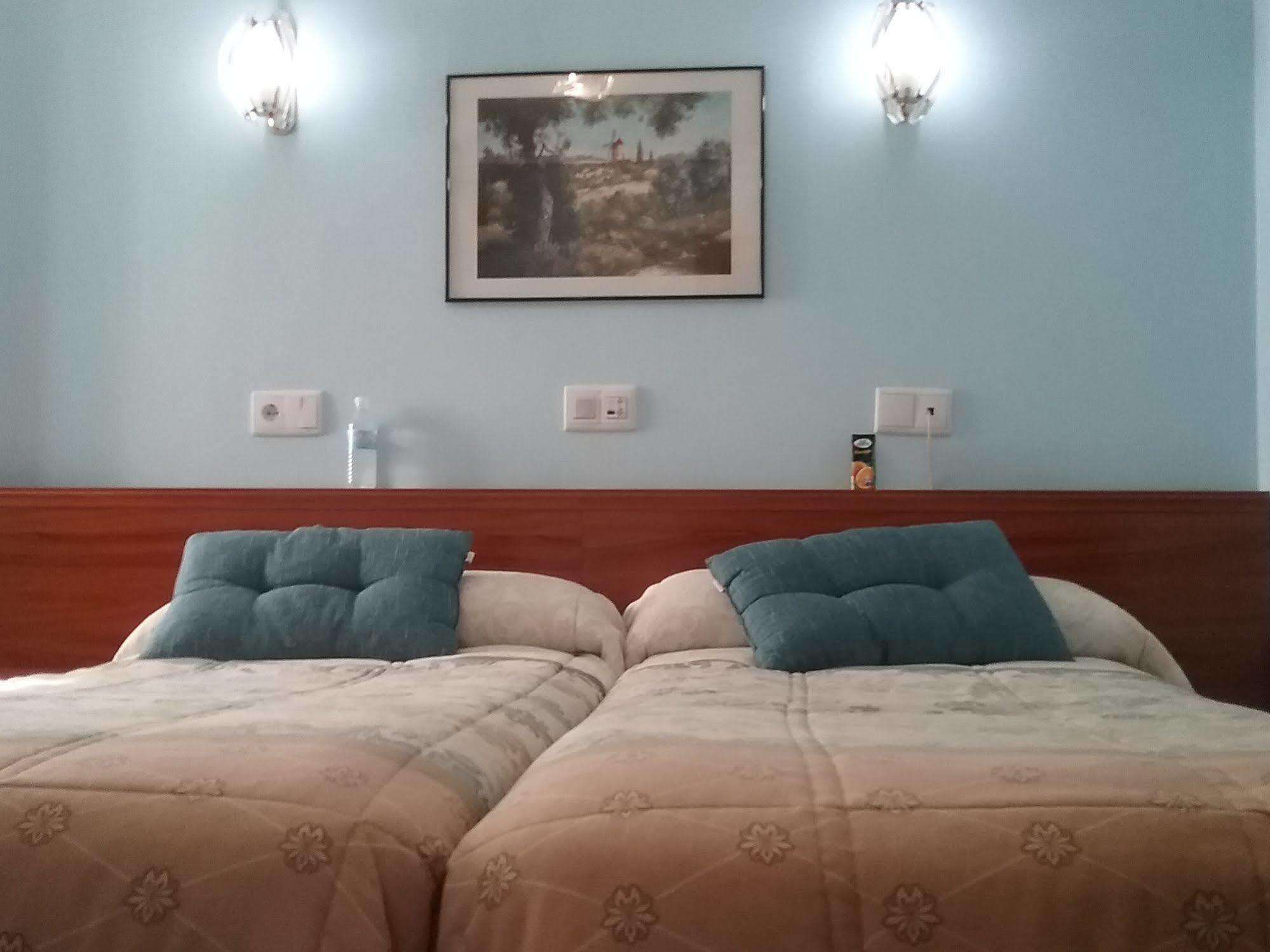 Hostal Campus Бургос Экстерьер фото