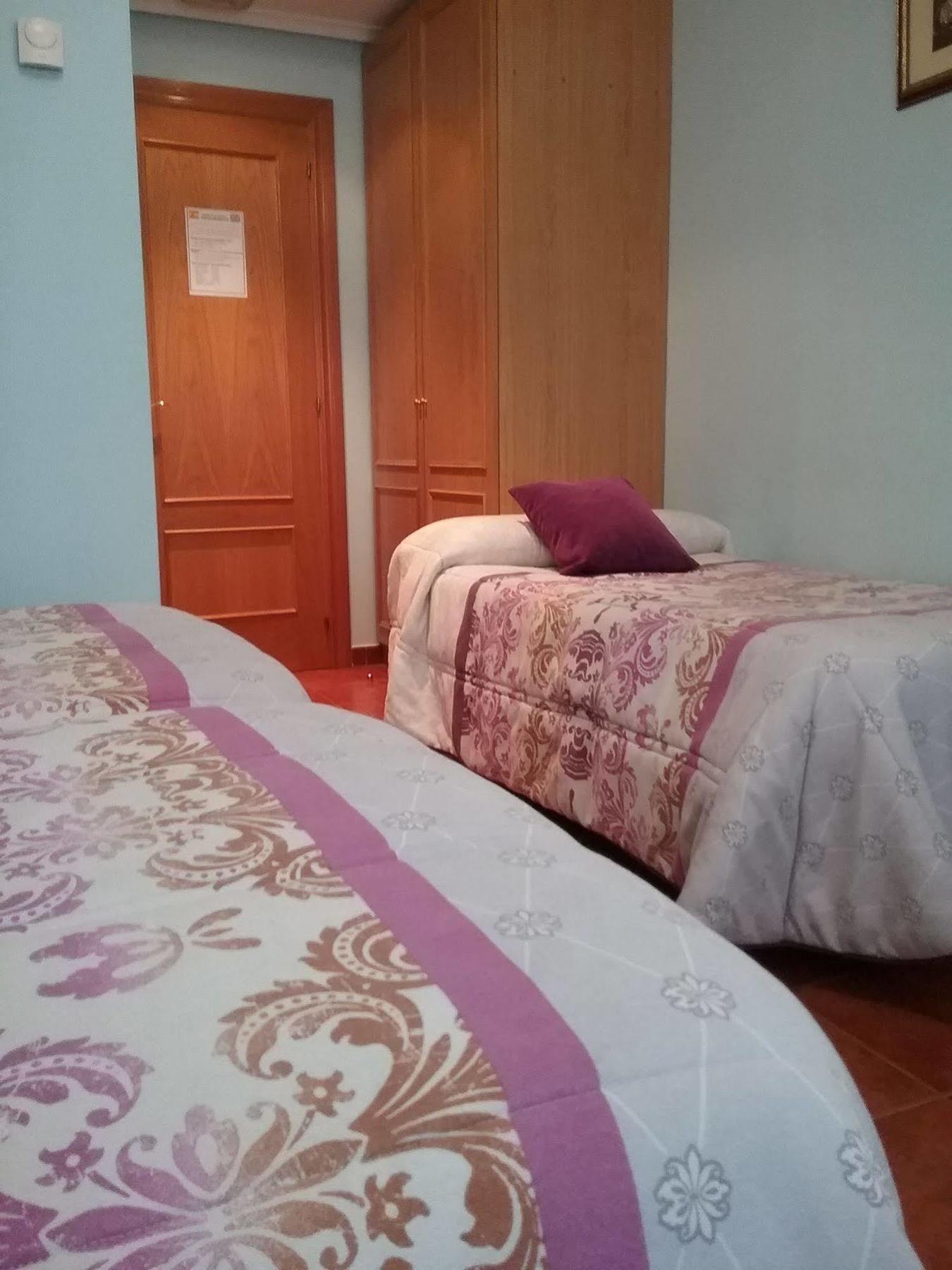 Hostal Campus Бургос Экстерьер фото